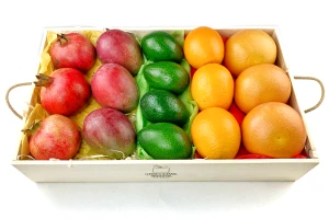 Drewniana skrzynka z owocami premium - mango, granaty, pomarańcze, grejpfruty, awokado,
