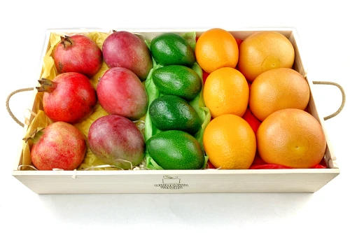 Skrzynka z owocami - mango granaty pomarańcze grejpfruty awokado