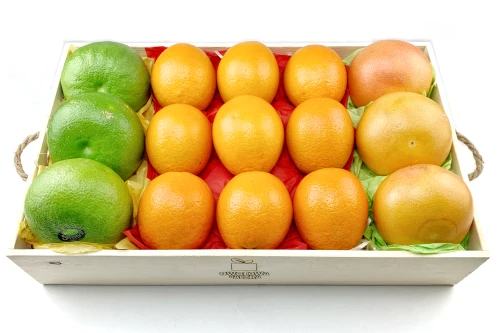 Skrzynka z owocami - pomarańcze i grejpfruty