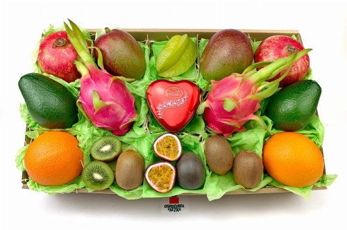 Owocowy prezent 30 - smoczy owoc karambola marakuja granaty mango pomarańcze awokado kiwi zajączek Lindt